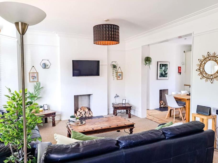 3 Bed Flat Near To Cardiff And Cardiff Bay Apartman Kültér fotó
